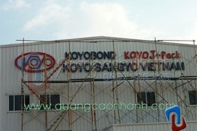 Thi công logo tôn sơn tĩnh điện KOYOBOND (JAPAN)